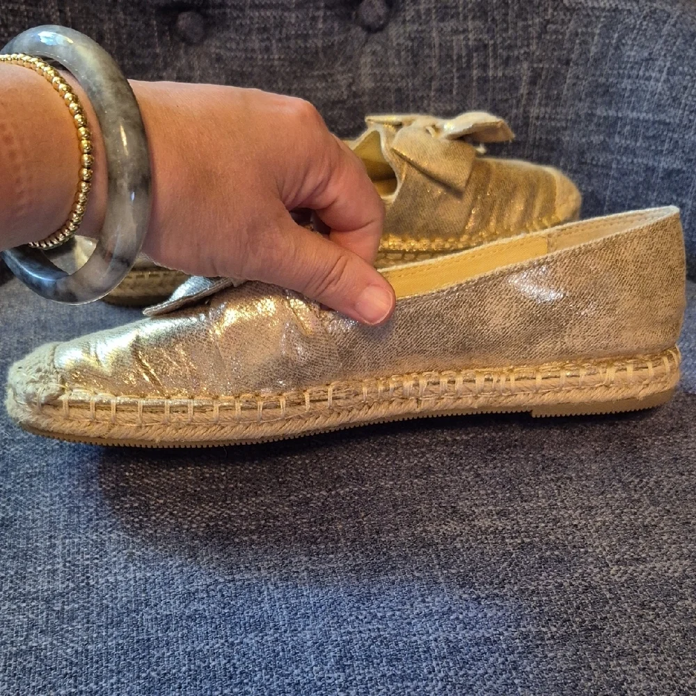 Bandolino Metallic Gold Flats with Bow - Picture 5 of 10